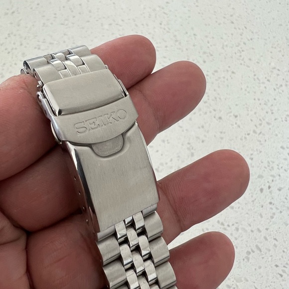 Seiko 5 GMT SSK003 - Picture 4 of 7